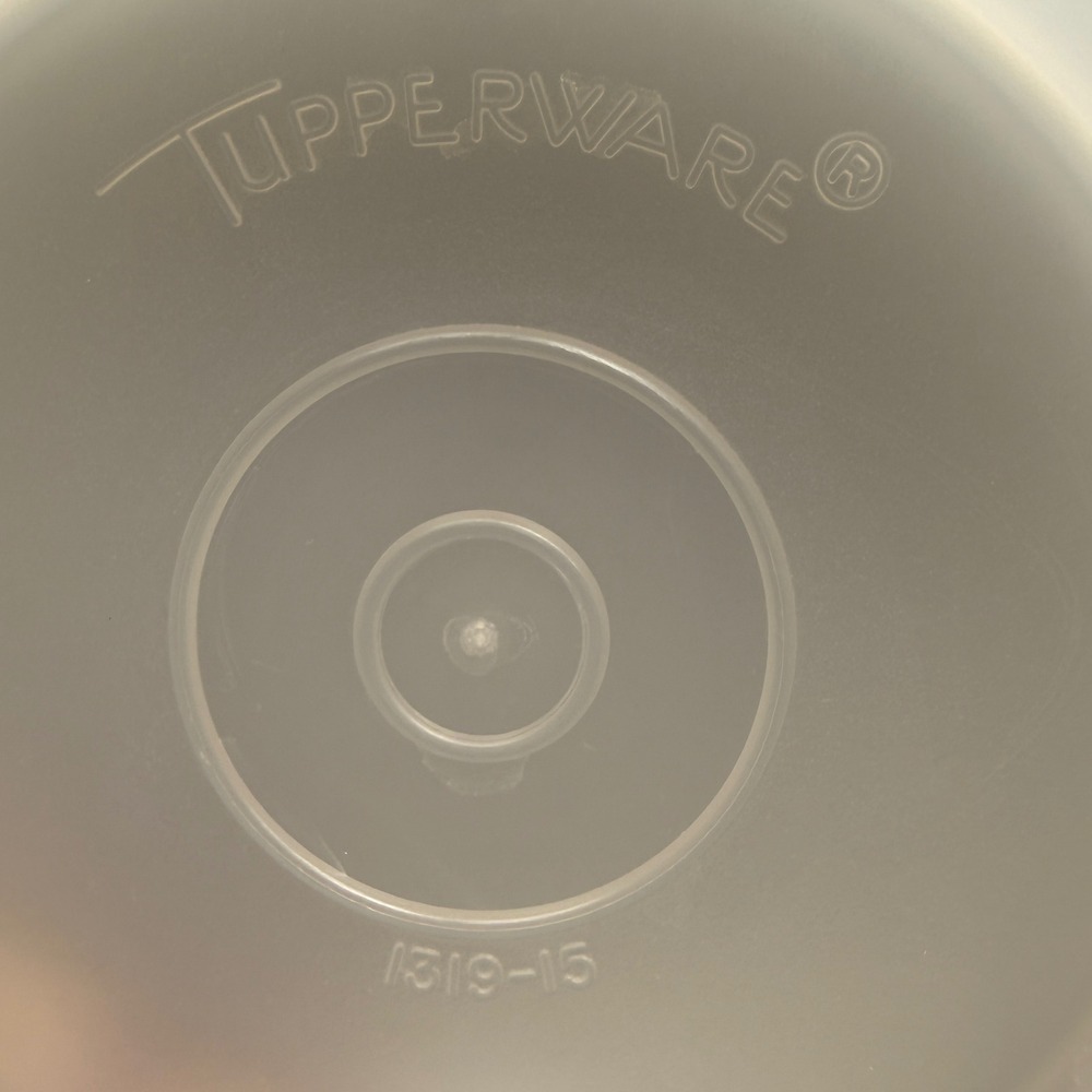 Tupperware Frosted Translucent Round Replacement Lid Seal 1519-15 Straw Hole 3in - Picture 4 of 5